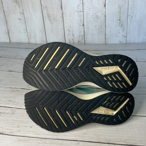 Brooks Levitate 4 Mint and Dove Gray Running Shoe - Picture 9 of 12